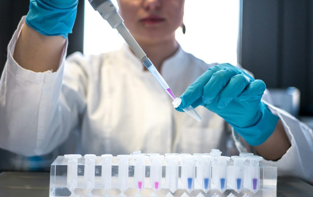 Bioinformatics Internship for Biotechnology Students: Skills, NGS and AI Scientist preparing laboratory samples for biological research, illustrating bioinformatics and biotechnology learning